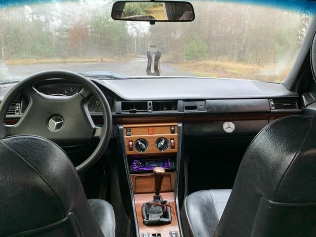 Білий Мерседес 200, об'ємом двигуна 2 л та пробігом 400 тис. км за 1200 $, фото 8 на Automoto.ua