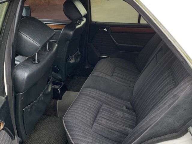 Білий Мерседес 200, об'ємом двигуна 2 л та пробігом 400 тис. км за 1200 $, фото 9 на Automoto.ua