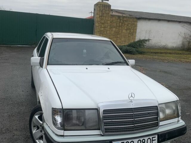 Білий Мерседес 200, об'ємом двигуна 2 л та пробігом 400 тис. км за 1200 $, фото 1 на Automoto.ua