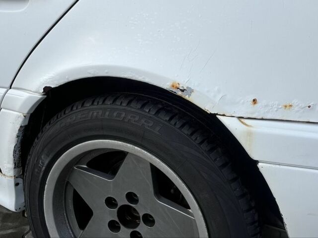 Белый Мерседес 200, объемом двигателя 2 л и пробегом 111 тыс. км за 1500 $, фото 7 на Automoto.ua