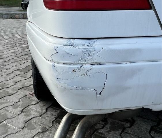 Белый Мерседес 200, объемом двигателя 2 л и пробегом 111 тыс. км за 1500 $, фото 5 на Automoto.ua