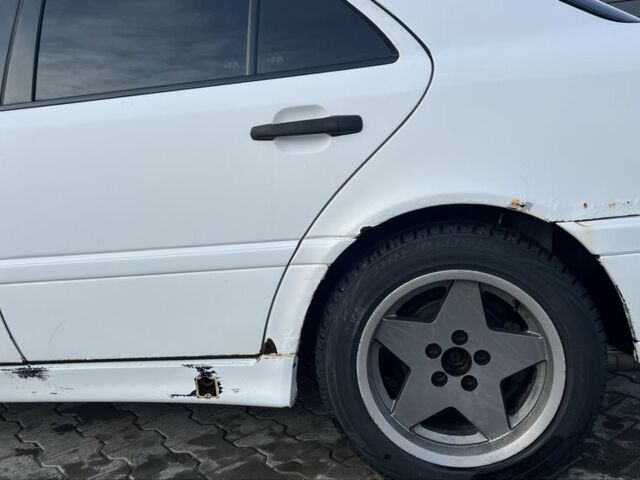 Белый Мерседес 200, объемом двигателя 2 л и пробегом 111 тыс. км за 1500 $, фото 12 на Automoto.ua