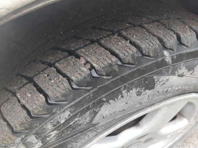 Белый Мерседес 200, объемом двигателя 2 л и пробегом 333 тыс. км за 688 $, фото 3 на Automoto.ua