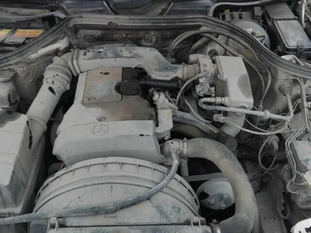 Белый Мерседес 200, объемом двигателя 2 л и пробегом 333 тыс. км за 688 $, фото 2 на Automoto.ua