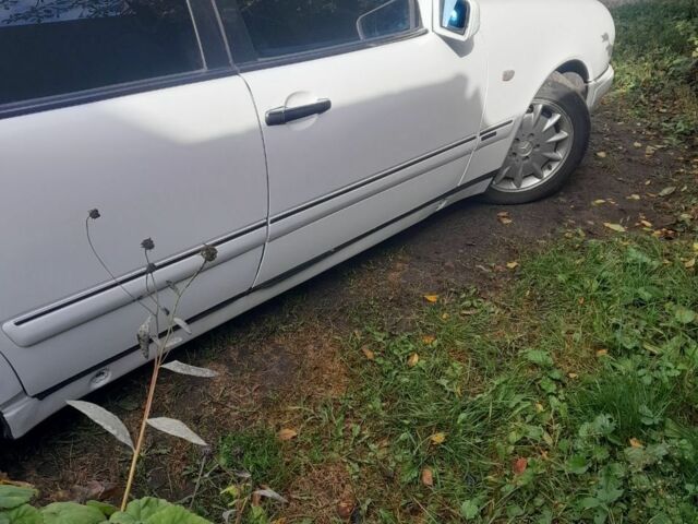 Білий Мерседес 200, об'ємом двигуна 2 л та пробігом 413 тис. км за 3950 $, фото 2 на Automoto.ua