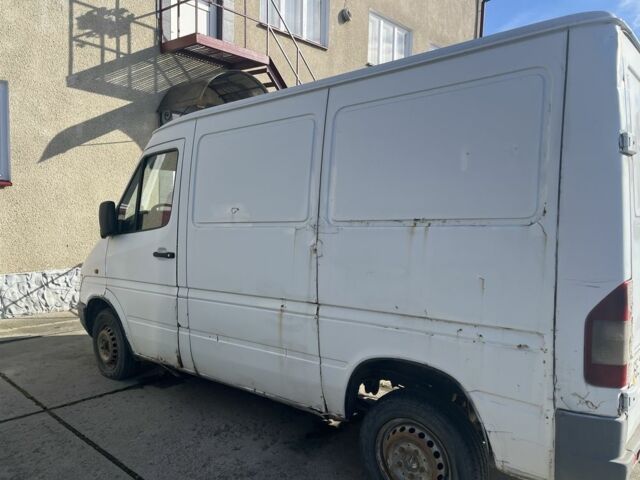 Белый Мерседес 200, объемом двигателя 2.9 л и пробегом 951 тыс. км за 4000 $, фото 1 на Automoto.ua