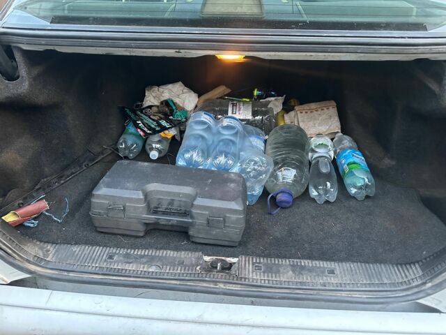 Белый Мерседес 200, объемом двигателя 2.7 л и пробегом 330 тыс. км за 1600 $, фото 4 на Automoto.ua