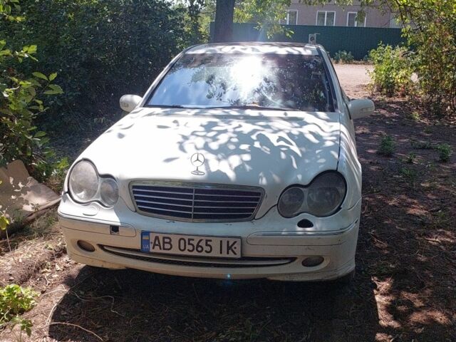 Білий Мерседес 200, об'ємом двигуна 2 л та пробігом 280 тис. км за 1894 $, фото 6 на Automoto.ua