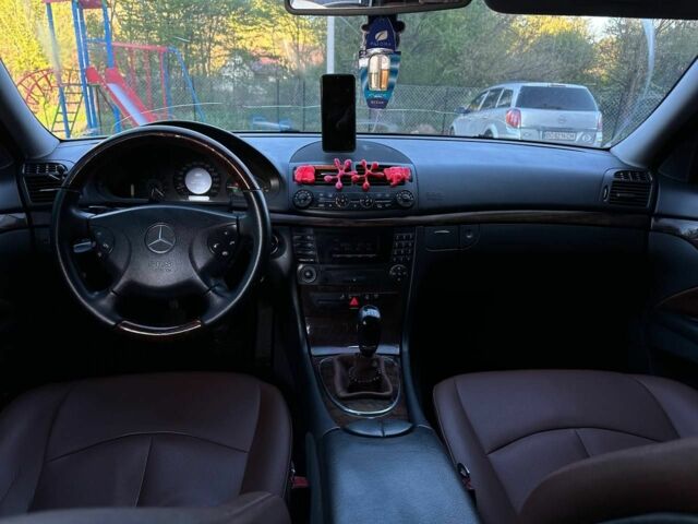 Белый Мерседес 200, объемом двигателя 2.1 л и пробегом 450 тыс. км за 5000 $, фото 16 на Automoto.ua