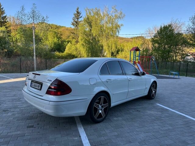 Белый Мерседес 200, объемом двигателя 2.1 л и пробегом 450 тыс. км за 5000 $, фото 2 на Automoto.ua