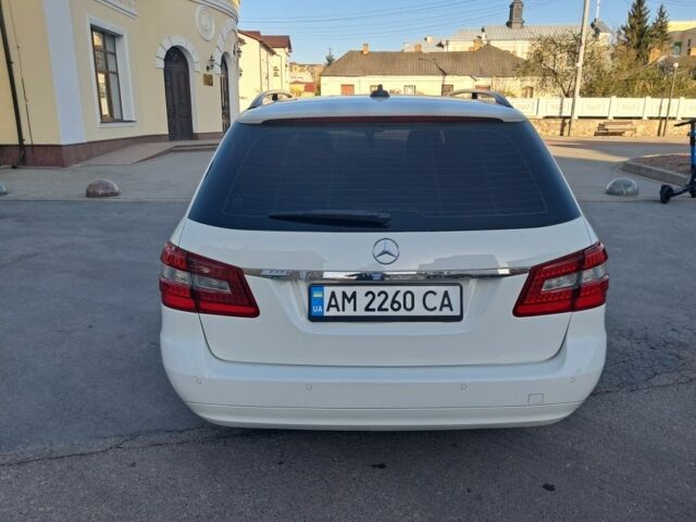 Белый Мерседес 200, объемом двигателя 2.1 л и пробегом 248 тыс. км за 12400 $, фото 3 на Automoto.ua