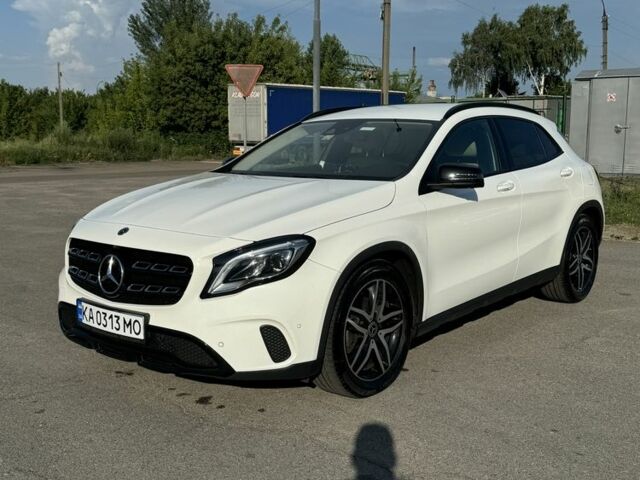 Белый Мерседес 200, объемом двигателя 2.1 л и пробегом 164 тыс. км за 23999 $, фото 1 на Automoto.ua