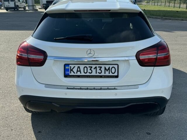 Белый Мерседес 200, объемом двигателя 2.1 л и пробегом 164 тыс. км за 23999 $, фото 5 на Automoto.ua