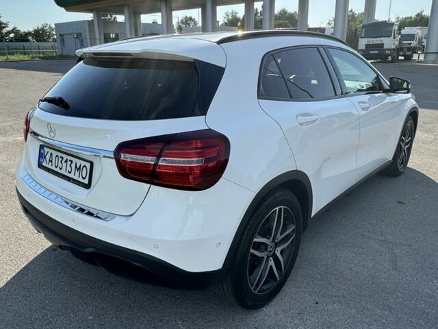 Белый Мерседес 200, объемом двигателя 2.1 л и пробегом 164 тыс. км за 23999 $, фото 4 на Automoto.ua