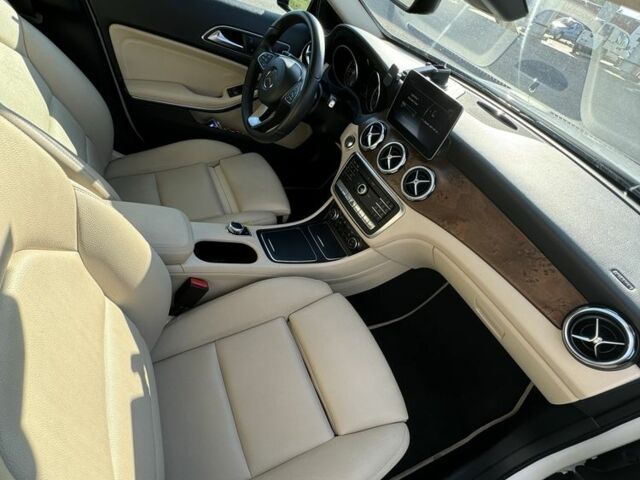 Белый Мерседес 200, объемом двигателя 2.1 л и пробегом 164 тыс. км за 23999 $, фото 8 на Automoto.ua