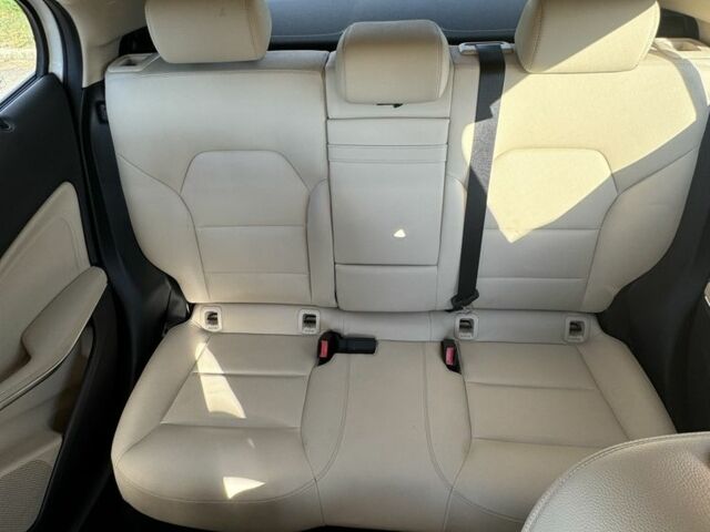 Белый Мерседес 200, объемом двигателя 2.1 л и пробегом 164 тыс. км за 23999 $, фото 11 на Automoto.ua