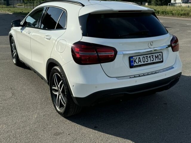 Белый Мерседес 200, объемом двигателя 2.1 л и пробегом 164 тыс. км за 23999 $, фото 3 на Automoto.ua