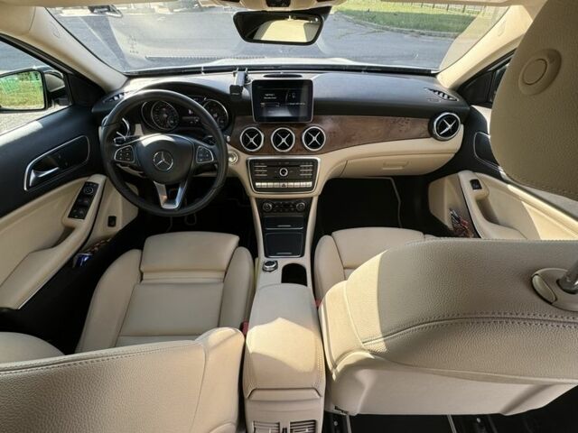 Белый Мерседес 200, объемом двигателя 2.1 л и пробегом 164 тыс. км за 23999 $, фото 9 на Automoto.ua