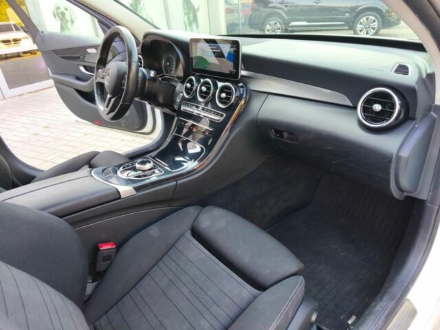 Білий Мерседес 200, об'ємом двигуна 1.6 л та пробігом 240 тис. км за 15800 $, фото 10 на Automoto.ua