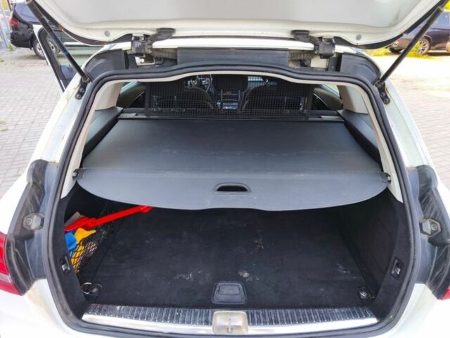 Білий Мерседес 200, об'ємом двигуна 1.6 л та пробігом 240 тис. км за 15800 $, фото 21 на Automoto.ua