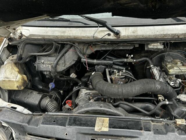 Білий Мерседес 200, об'ємом двигуна 2.1 л та пробігом 500 тис. км за 7100 $, фото 15 на Automoto.ua