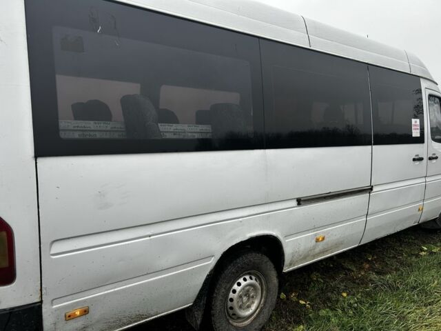 Білий Мерседес 200, об'ємом двигуна 2.1 л та пробігом 500 тис. км за 7100 $, фото 6 на Automoto.ua