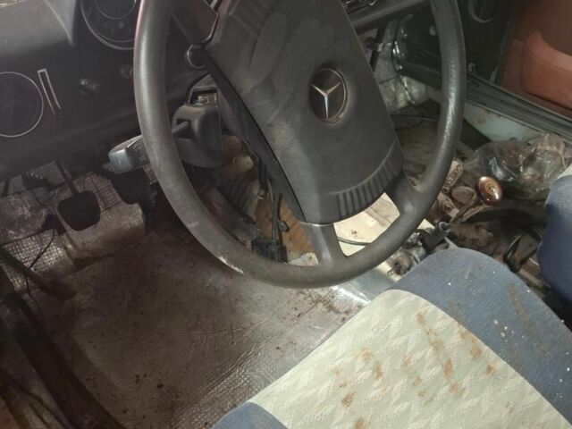 Бежевий Мерседес 200, об'ємом двигуна 2 л та пробігом 200 тис. км за 6000 $, фото 2 на Automoto.ua