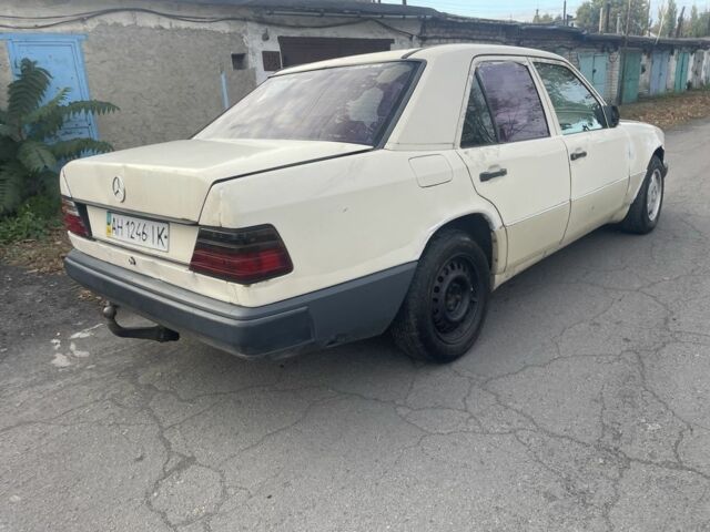 Мерседес 200 1997 в Першотравенске на Automoto.ua Бежевый Мерседес 200, объемом двигателя 0 л и пробегом 265 тыс. км за 1199 $, фото 4 на Automoto.ua