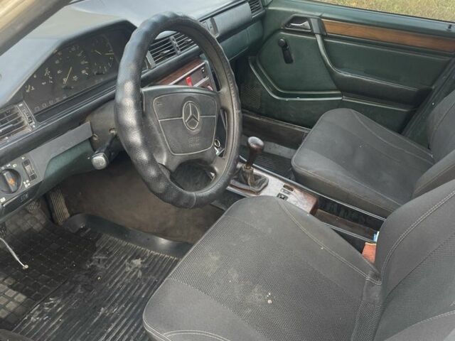 Мерседес 200 1997 в Першотравенске на Automoto.ua Бежевый Мерседес 200, объемом двигателя 0 л и пробегом 265 тыс. км за 1199 $, фото 5 на Automoto.ua