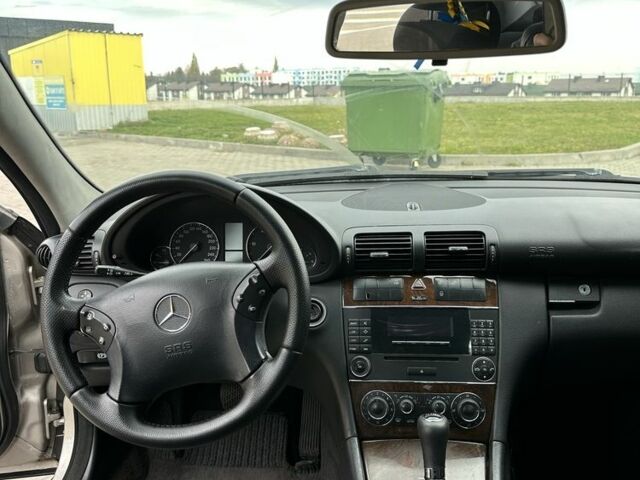 Бежевый Мерседес 200, объемом двигателя 2.2 л и пробегом 373 тыс. км за 2950 $, фото 3 на Automoto.ua