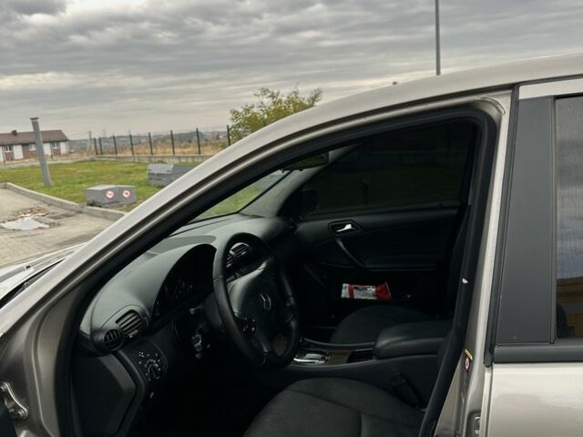 Бежевый Мерседес 200, объемом двигателя 2.2 л и пробегом 373 тыс. км за 2950 $, фото 5 на Automoto.ua