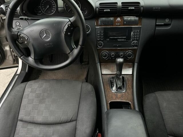 Бежевый Мерседес 200, объемом двигателя 2.2 л и пробегом 373 тыс. км за 2950 $, фото 2 на Automoto.ua