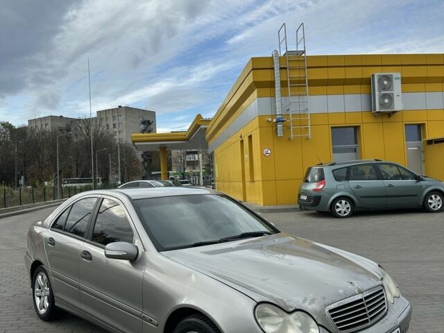 Бежевый Мерседес 200, объемом двигателя 2.2 л и пробегом 373 тыс. км за 2950 $, фото 7 на Automoto.ua