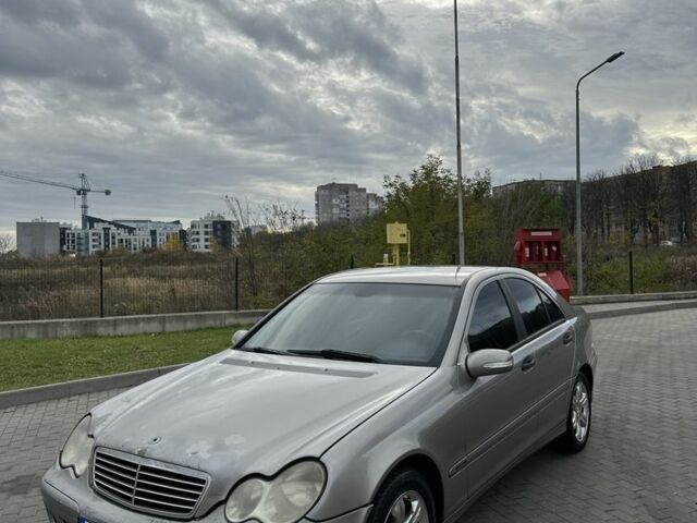 Бежевый Мерседес 200, объемом двигателя 2.2 л и пробегом 373 тыс. км за 2950 $, фото 6 на Automoto.ua