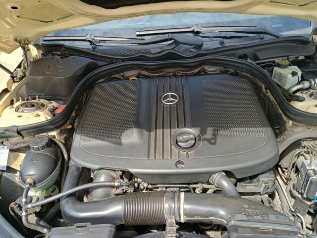 Бежевый Мерседес 200, объемом двигателя 2.1 л и пробегом 276 тыс. км за 11400 $, фото 5 на Automoto.ua