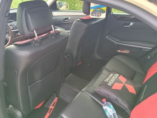 Бежевый Мерседес 200, объемом двигателя 2.1 л и пробегом 276 тыс. км за 11400 $, фото 9 на Automoto.ua