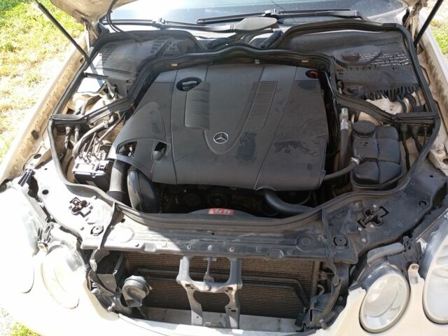 Бежевый Мерседес 200, объемом двигателя 2.1 л и пробегом 280 тыс. км за 6000 $, фото 3 на Automoto.ua