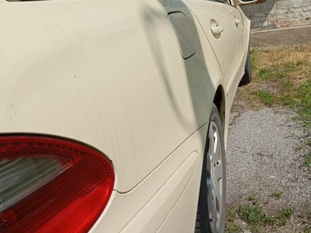 Бежевый Мерседес 200, объемом двигателя 2.1 л и пробегом 280 тыс. км за 6000 $, фото 6 на Automoto.ua