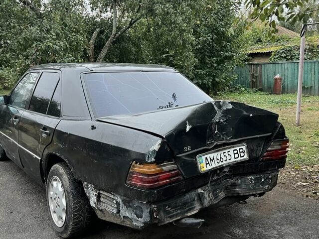Черный Мерседес 200, объемом двигателя 2.3 л и пробегом 1000 тыс. км за 600 $, фото 2 на Automoto.ua