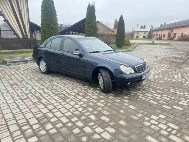 Черный Мерседес 200, объемом двигателя 2.1 л и пробегом 370 тыс. км за 3650 $, фото 7 на Automoto.ua