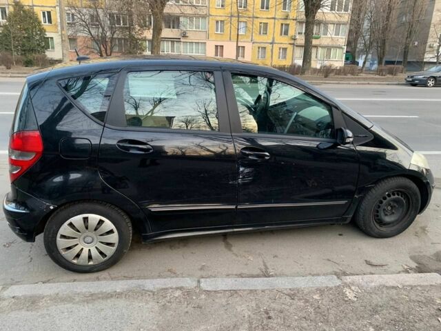 Черный Мерседес 200, объемом двигателя 0 л и пробегом 286 тыс. км за 3730 $, фото 2 на Automoto.ua