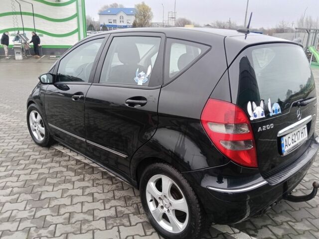 Черный Мерседес 200, объемом двигателя 2 л и пробегом 17 тыс. км за 5200 $, фото 6 на Automoto.ua