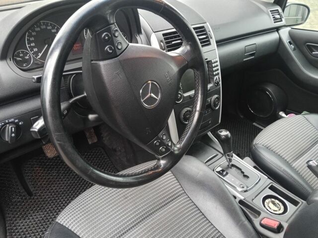 Черный Мерседес 200, объемом двигателя 2 л и пробегом 17 тыс. км за 5200 $, фото 4 на Automoto.ua