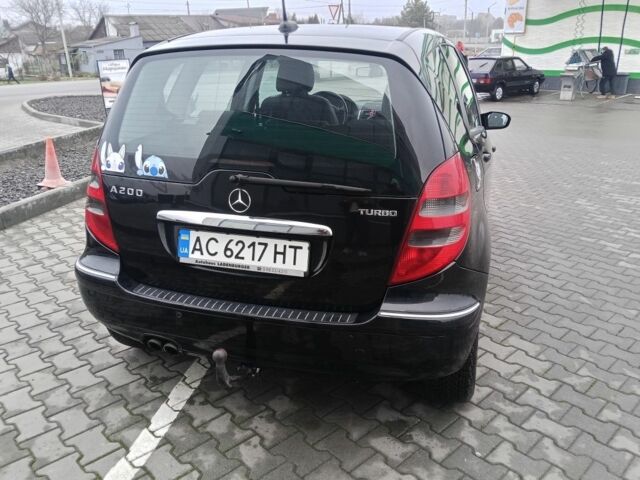 Черный Мерседес 200, объемом двигателя 2 л и пробегом 17 тыс. км за 5200 $, фото 7 на Automoto.ua