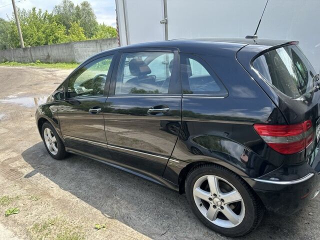 Черный Мерседес 200, объемом двигателя 2 л и пробегом 310 тыс. км за 6300 $, фото 3 на Automoto.ua