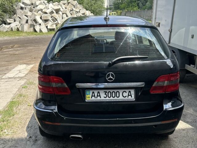 Черный Мерседес 200, объемом двигателя 2 л и пробегом 310 тыс. км за 6300 $, фото 2 на Automoto.ua