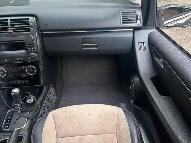 Черный Мерседес 200, объемом двигателя 2 л и пробегом 310 тыс. км за 6300 $, фото 8 на Automoto.ua