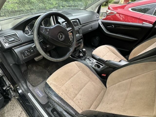 Черный Мерседес 200, объемом двигателя 2 л и пробегом 310 тыс. км за 6300 $, фото 6 на Automoto.ua