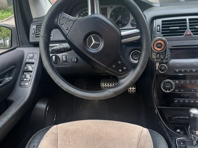 Черный Мерседес 200, объемом двигателя 2 л и пробегом 310 тыс. км за 6300 $, фото 10 на Automoto.ua