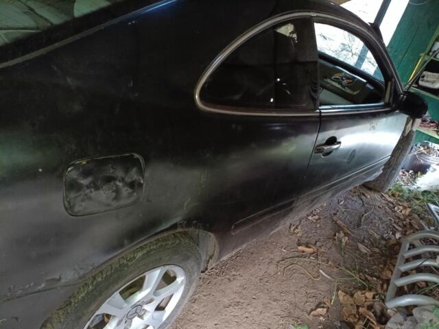 Чорний Мерседес 200, об'ємом двигуна 0 л та пробігом 112 тис. км за 900 $, фото 3 на Automoto.ua